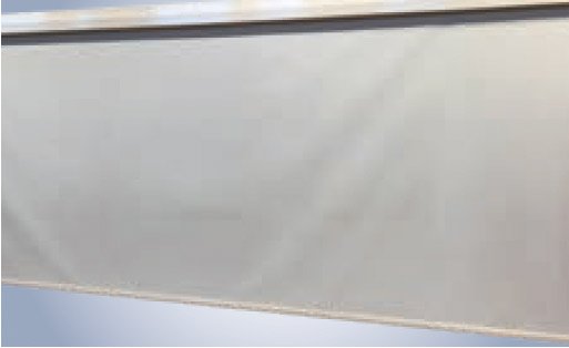 Un tissu de protection solaire de couleur beige, tendu en milieu horizontal. Un tissu de protection solaire de couleur beige, tendu en milieu horizontal.