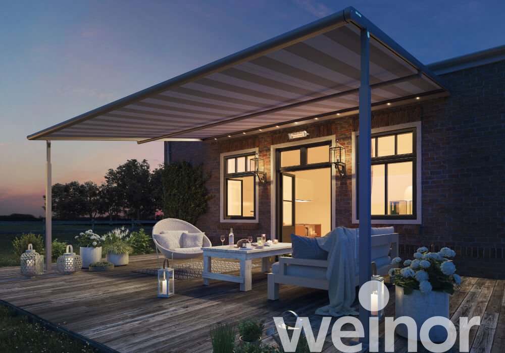 Store pergola toile Plaza Viva de weinor avec barre luminaire LED