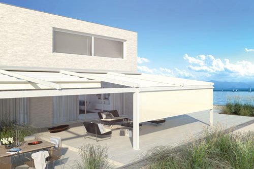 représentation d'une terrasse moderne avec une toit de terrasse blanche et vue sur l'eau, ciel bleu et nuages.