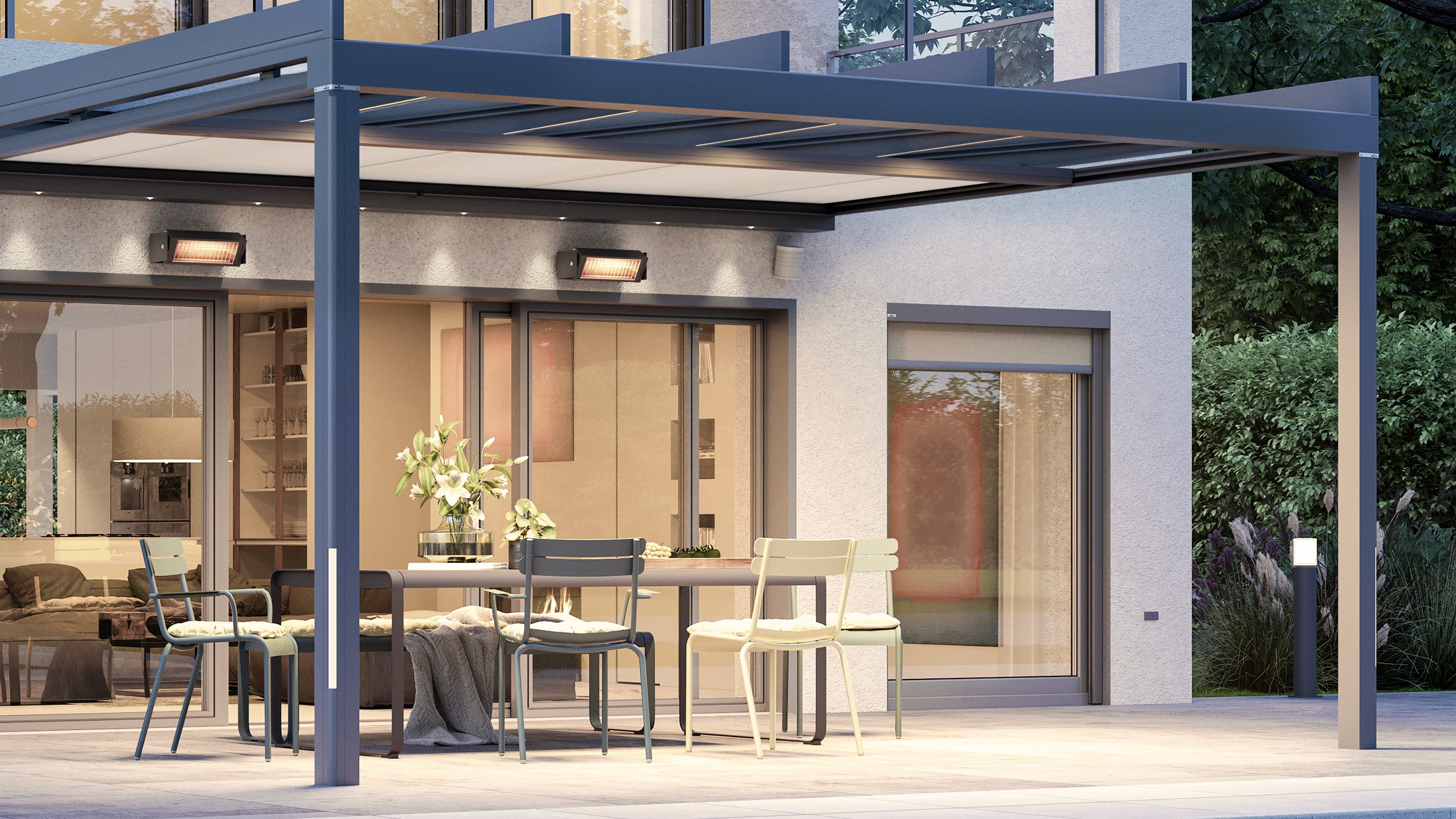 Moderne Überdachung über einer Terrassensituation mit einem Tisch und Stühlen, umgeben von Glasflächen.