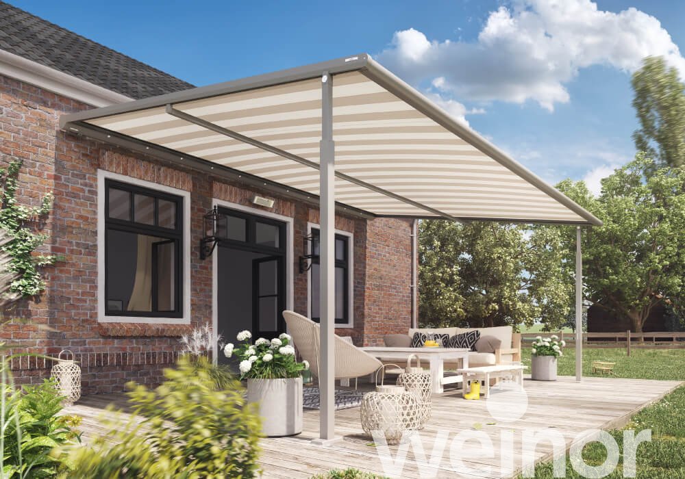 Store pergola toile Plaza Viva de weinor avec barre luminaire LED