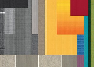 Assemblage varié de couleurs et de textures incluant des tons de gris, jaune, rouge et orange. 