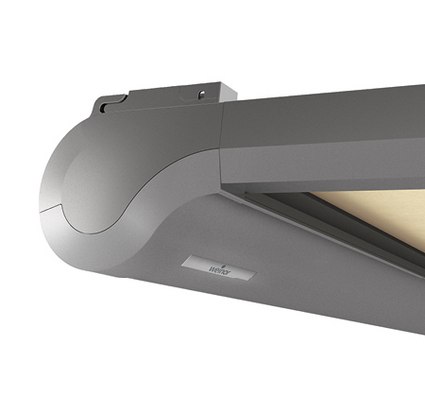 Caisse de protection grise avec un design arrondi pour un système de protection solaire.