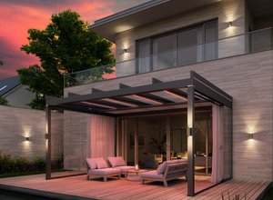 représentation d'une terrasse avec une structure de toit, éclairage et rideaux, sous un ciel coloré au crépuscule.